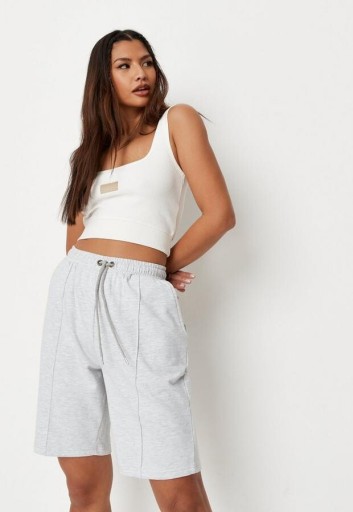 MISSGUIDED KRÓTKIE SPODENKI JOGGERY H9885489