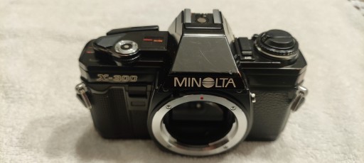 BODY MINOLTA X300 X-300 Czarne Bardzo Ładne USZKODZONE.