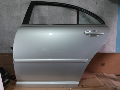 TOYOTA AVENSIS T25 DRZWI LEWE TYŁ 1C0 03-08 HB SEDAN ŁADNE