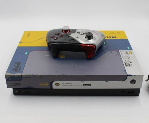Konsola Xbox One X 1 TB w limitowanej edycji cyber