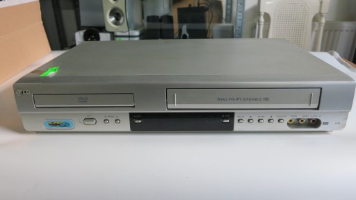 Odtwarzacz Magnetowid Kaset VHS DVD LG v160