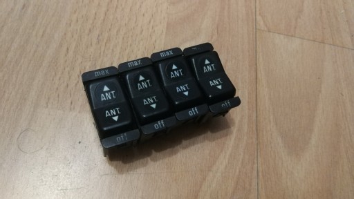 WŁĄCZNIK ANTENY ELEKTRYCZNEJ MERCEDES W126 R107 SL