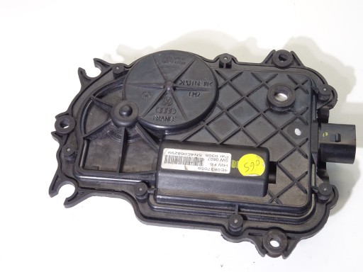 AUDI A8 D3 SILNICZEK DOCIAGU DRZWI 4E0837059