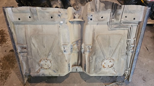 Podłoga Kwadraty tył BMW e30 sedan