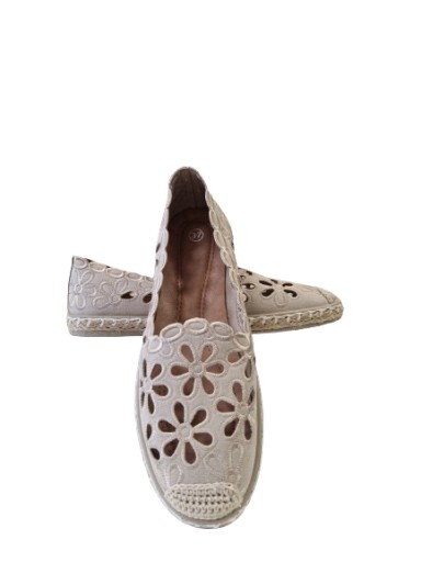 ESPADRYLE BEŻOWE AŻUROWE WSUWANE Z NOSKIEM EKOSKÓRA COLLECTION PARIS R.39