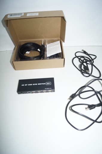 R137 4k dp usb kvm switch 2x1