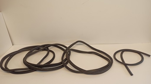 BMW G20 USZCZELKA DRZWI LEWY TYŁ 7407375