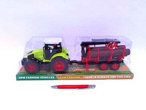 Traktor z przyczepą z drewnem PREZENT