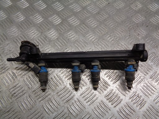 LISTWA WTRYSKOWA VW GOLF III 037906031AD