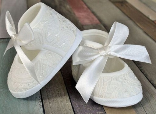 KELLO - Buciki koronkowe ECRU 9 cm na chrzest