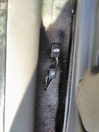 RĄCZKA UCHWYT WLEWU PALIWA klapy Suzuki BALENO
