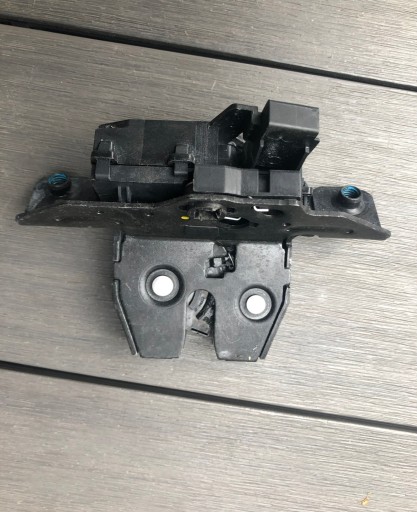 Zamek klapy bagażnika tył Opel Astra 13524683