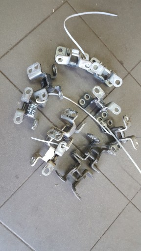 TOYOTA RAV4 III 06-09R ZAWIASY KLAPY TYL KOMPLET