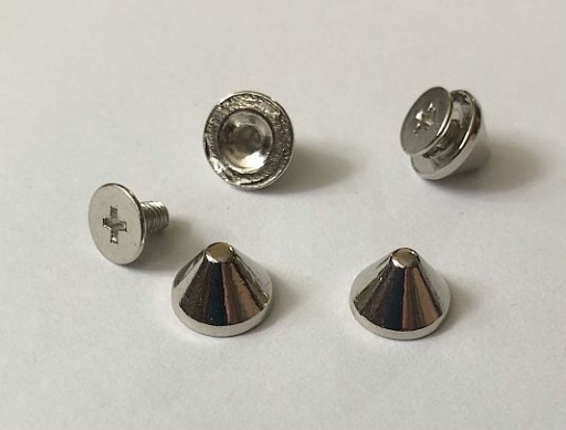 Stożki ćwieki 9mm na śrubkę 8mm długości 10szt nikiel połysk punk metal