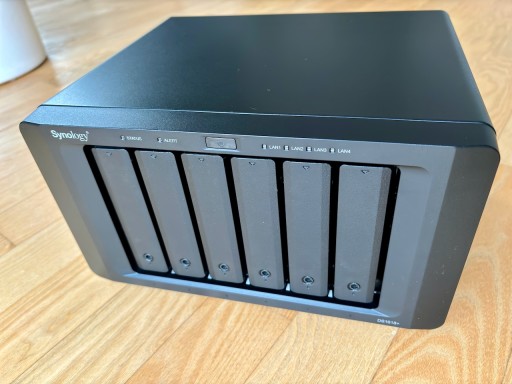 Synology DS1618+ serwer NAS, 6xSATA, 32GB RAM, bonus, stan idealny