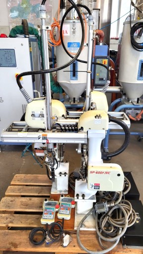 Robot, manipulator, picker do wyciągania wlewków z formy STAR SP-600FIVC