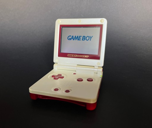 Nintendo GameBoy Advance SP w limitowanej edycji Famicom
