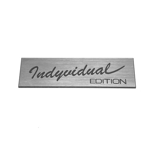Emblemat INDYVIDUAL EDITION srebrna 140x40mm