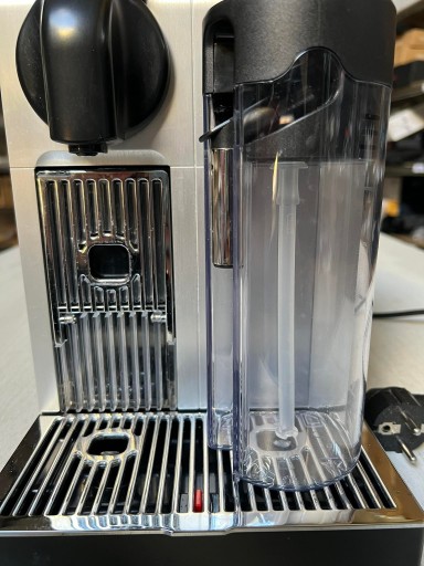Automatyczny ekspres ciśnieniowy De'Longhi Nespresso Lattissima P 1400w
