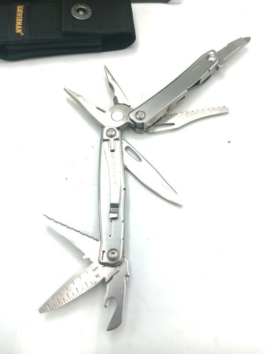 Multitool Leatherman 12 w 1