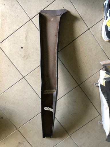 PLASTIK OSŁONA SŁUPKA BMW 6 E24 628