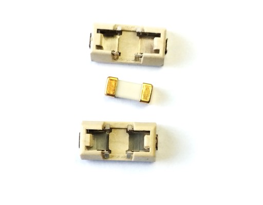 [2 szt] Gniazdo Bezpiecznika SMD 2410 (1808) 6.1x2.7mm do 10A Littelfuse