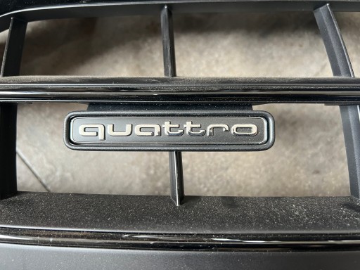 AUDI A4 B9 8W0 8W9 A5 NAPIS QUATTRO EMBLEMAT NA GRILL 8W0853736D NOWY