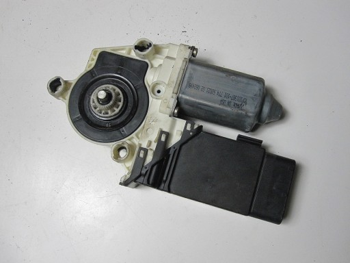 SILNICZEK SZYBY PRZEDNI PRAWY VW NEW BEETLE 99R 9776101435202