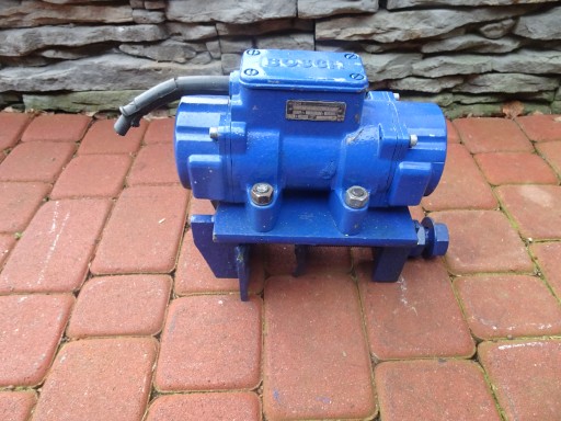 SILNIK WIBRACYJNY WIBRATOR BOSCH 200HZ 250V 5800/M
