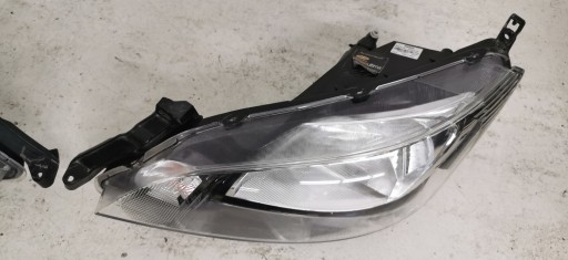 Lampa przednia prawa NIssan NV200