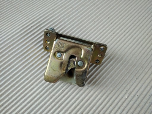 Zamek tył tylnej klapy Opel Kadett D 90068187