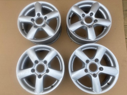 KIA SORENTO 16 CALI 7J ET45 FELGI ALUMINIOWE