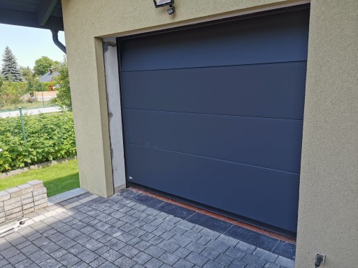 Segmentowa Brama Garażowa 250x210 Wiśniowski RAL