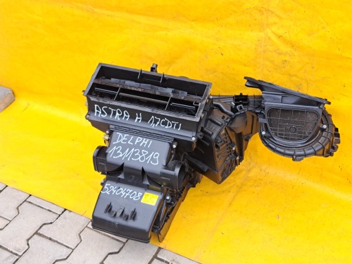 NAGRZEWNICA Z OBUDOWAMI ASTRA H III 1,7CDTI DELPHI 13113819 04-11r .
