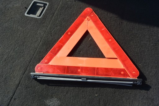 TRÓJKĄT OSTRZEGAWCZY MERCEDES W211