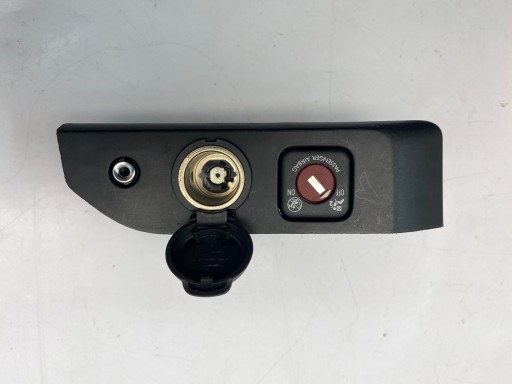 EXPERT III GNIAZDO 12V AUX