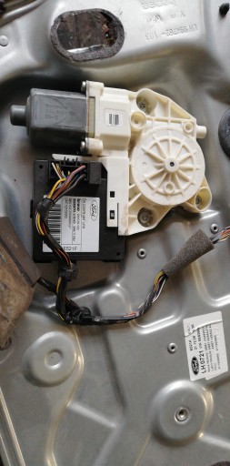 Silniczek podnoszenia szyb Ford Focus 981536-103