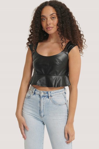 NA-KD CROP TOP CZARNY SKÓRZANY FALBANA 32 XXS 1ACV