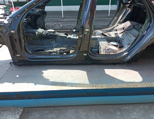 PRÓG SŁUPEK LEWY AUDI A8 D4 LY8X