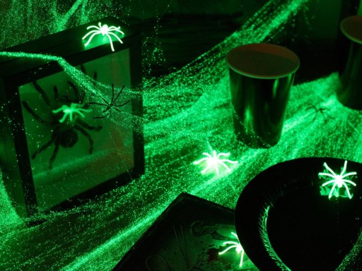 Świecąca w ciemności pajęczyna fluorescencyjna biała 500g Halloween - Folat