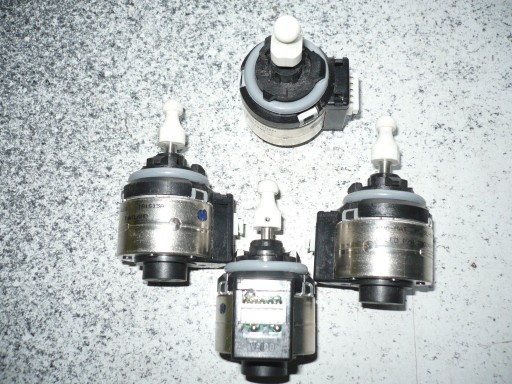 Audi A4 B6 XENON silniczek ref. ( MAŁYSZ)