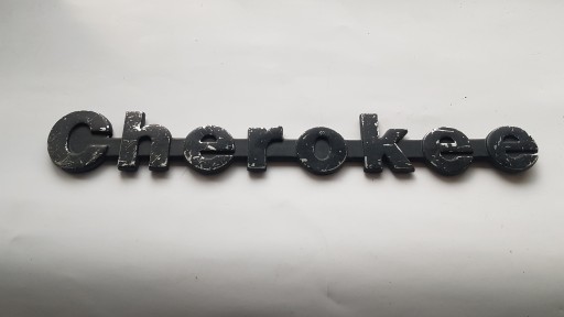 EMBLEMAT- NAPIS CHEROKEE - LITERY NA MASKĘ / KLAPĘ