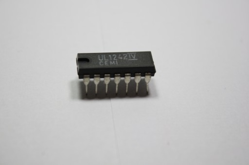 Układ scalony UL 1242 UL1242 IV,III,V CEMI. 4 szt!