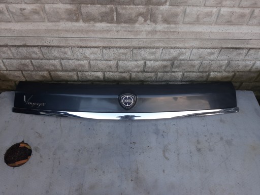 LANCIA VOYAGER 11- BLENDA KLAPY TYL ZNACZEK EMBLEMAT LISTWA