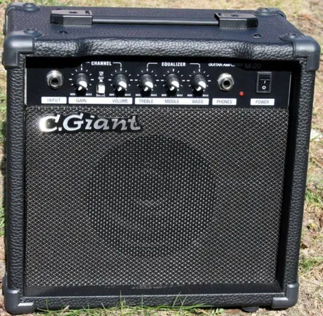 Wzmacniacz gitarowy 20Watt + wejście podł. CD