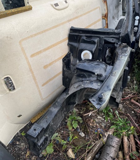 MERCEDESC KLASA W204 ĆWIARTKA KIELICH FARTUCH LEWY