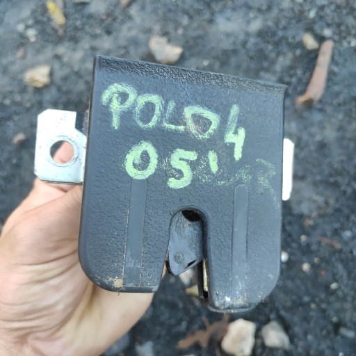 ZAMEK KLAPY TYŁ TYLNEJ BAGAŻNIKA VW POLO 4 FL 2005r