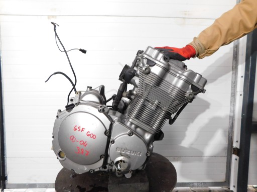 SUZUKI GSF 600 00-04 SILNIK