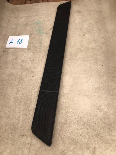 MERCEDES W204 MASKOWNICA PÓŁKI TYLNEJ A2046830030