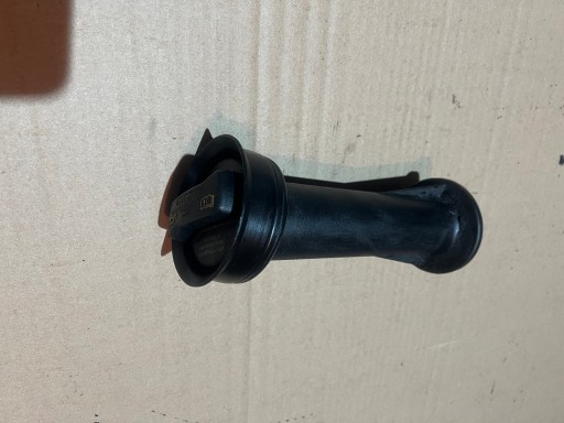 Wlew oleju z korkiem 070115303k VW T5 2.5 TDI